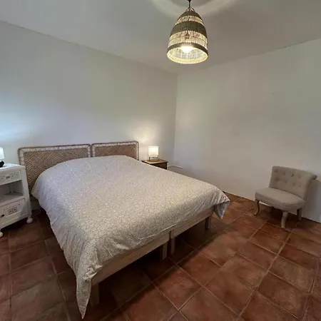 Le De Mia Nyaraló *