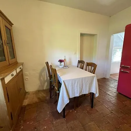 Le De Mia Nyaraló *